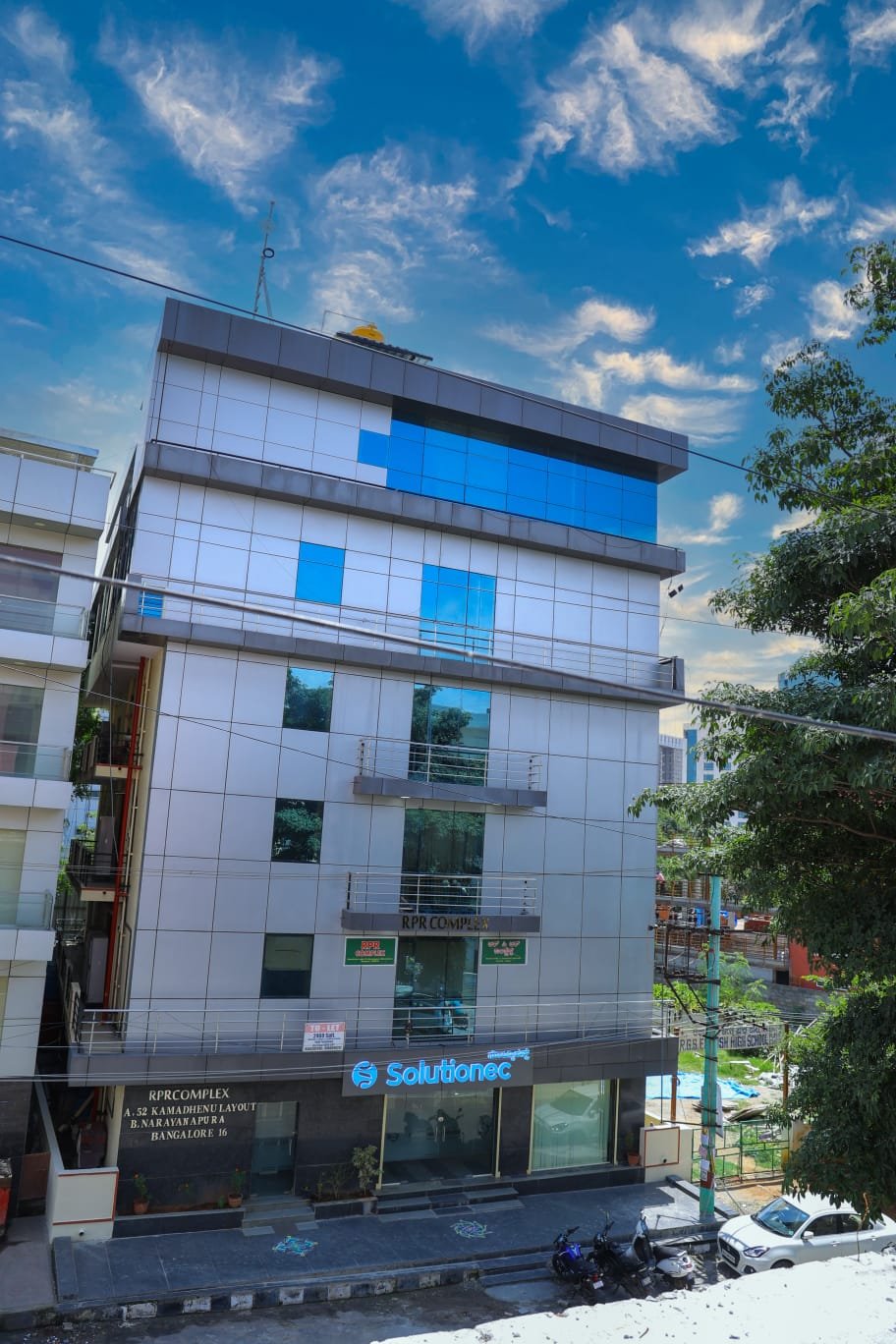 Fully furnished workstations at RPR Complex Mahadevapura